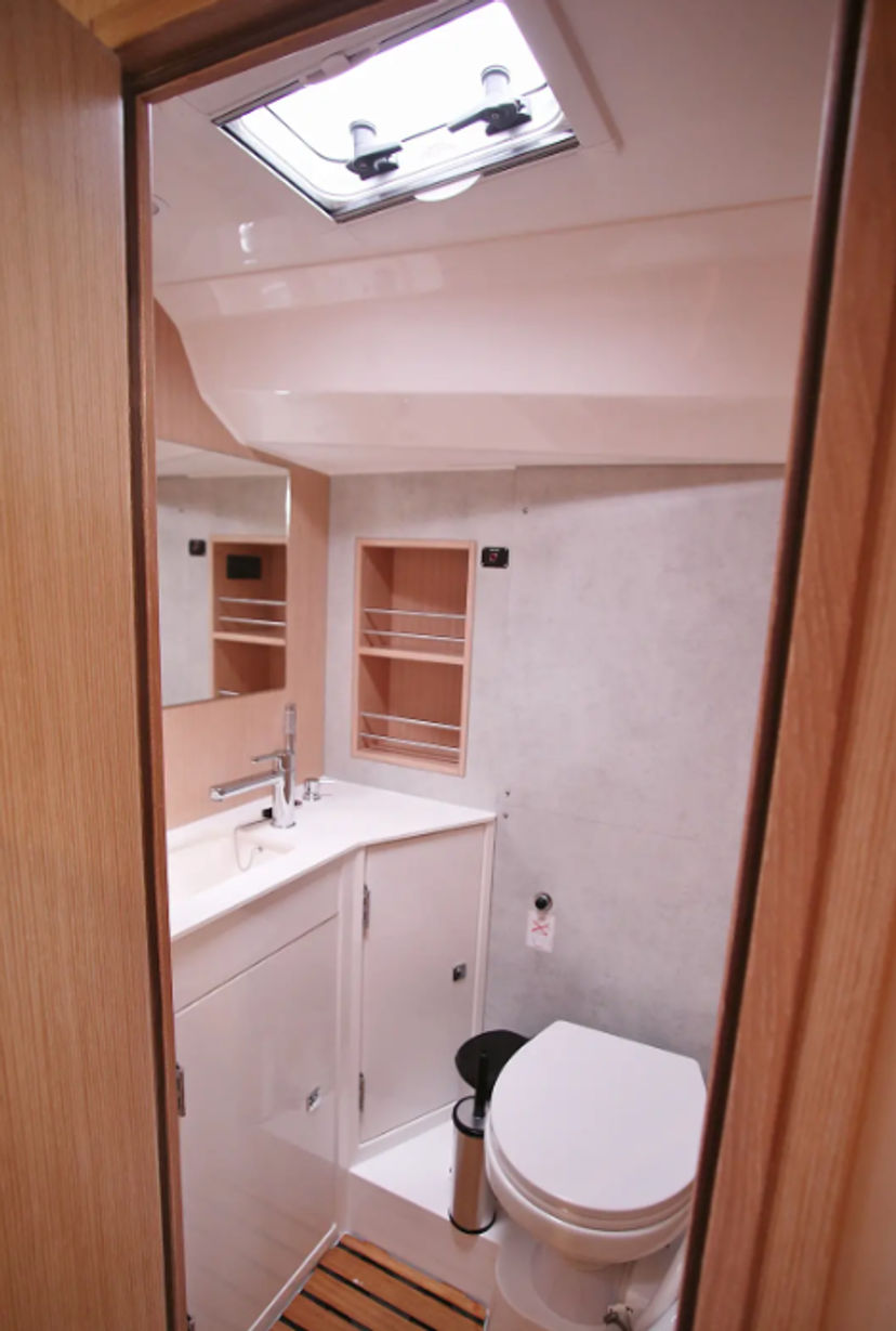 Bavaria Yachtbau C42 Aqua