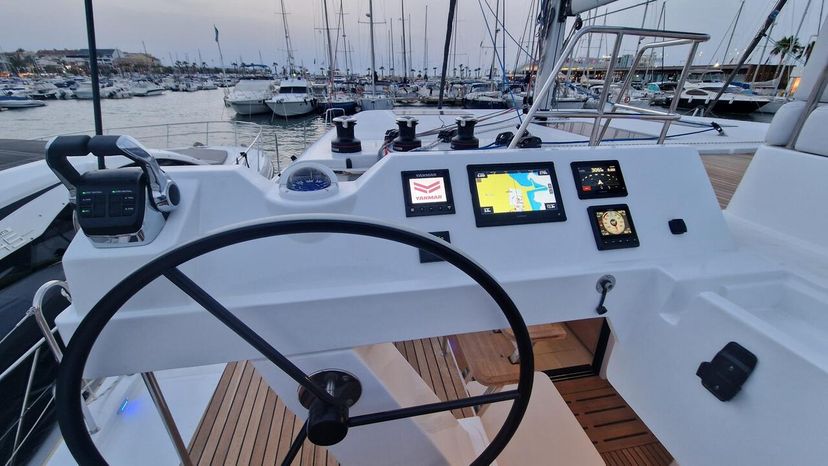 Aventura Catamarans 45 Art J
