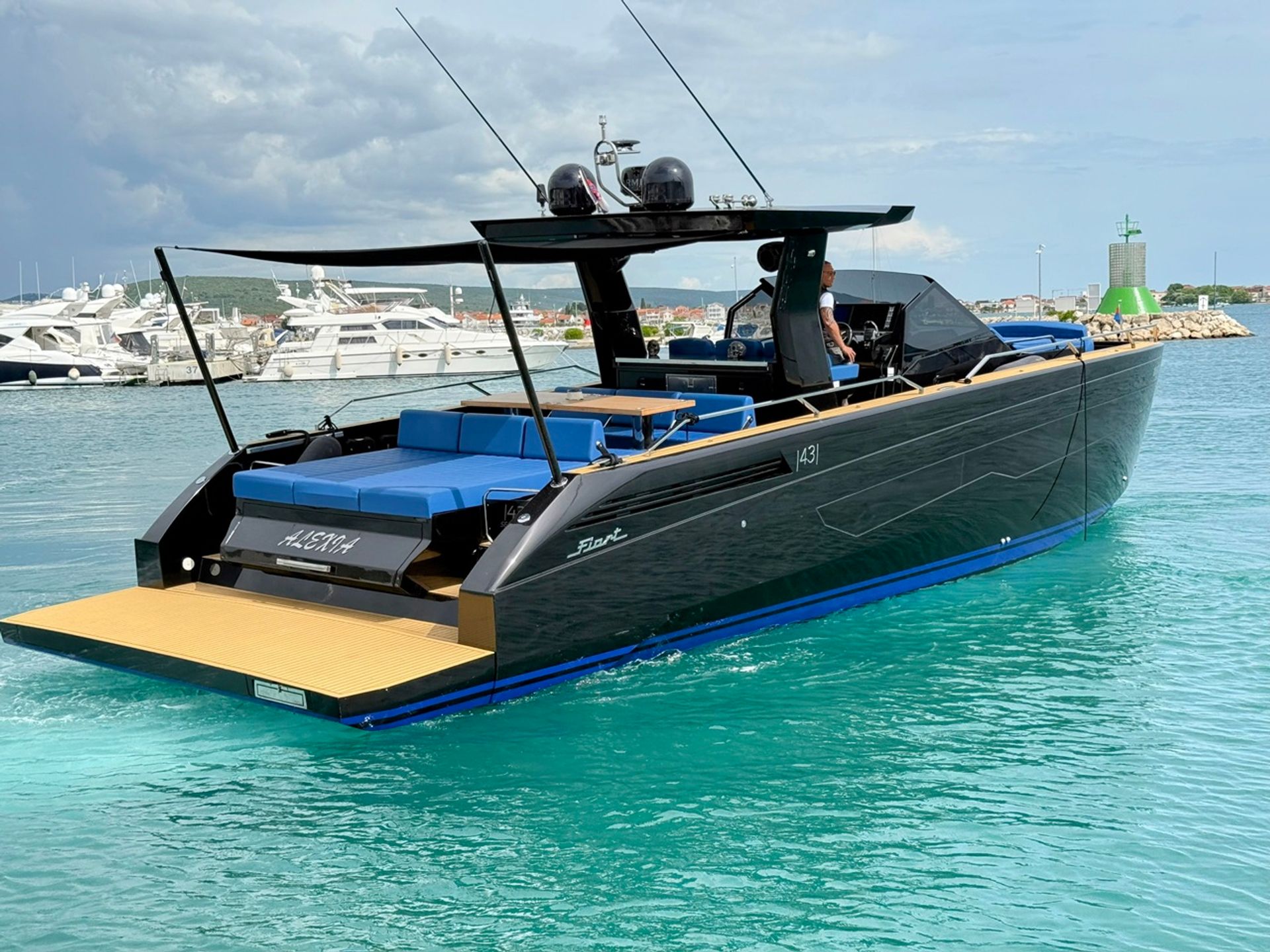 nausys-62463739-482152-main.jpg