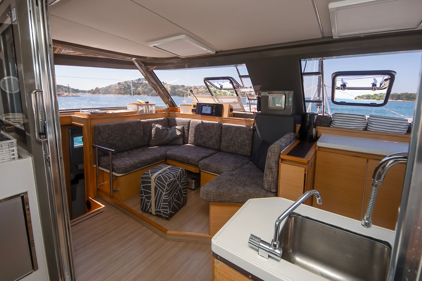 Bavaria Yachtbau 40 Whale Symphony