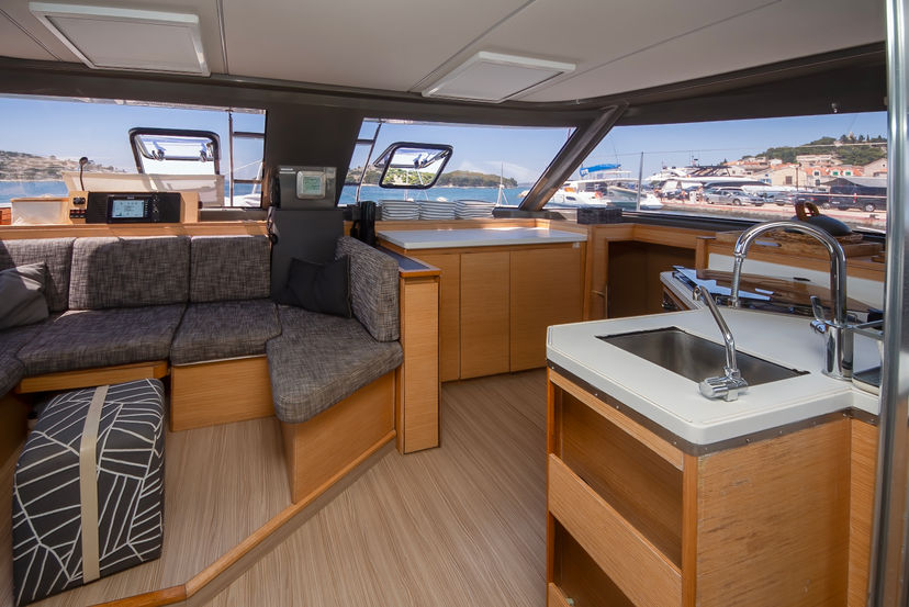 Bavaria Yachtbau 40 Whale Symphony