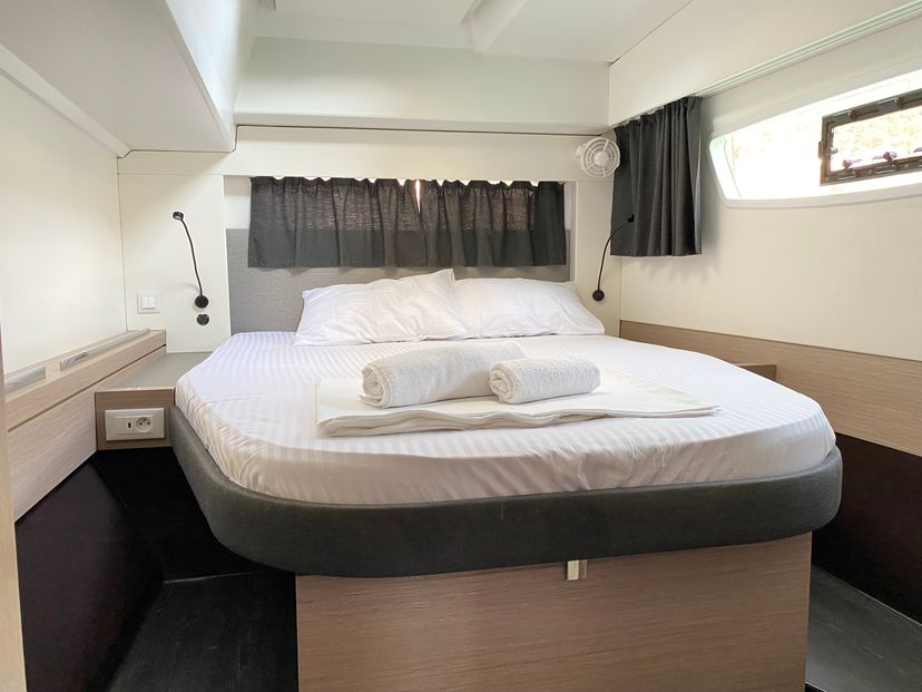 Fountaine Pajot 42 Osaya