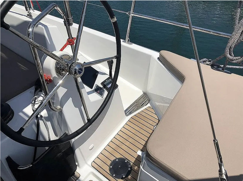Jeanneau 40 Tikal III