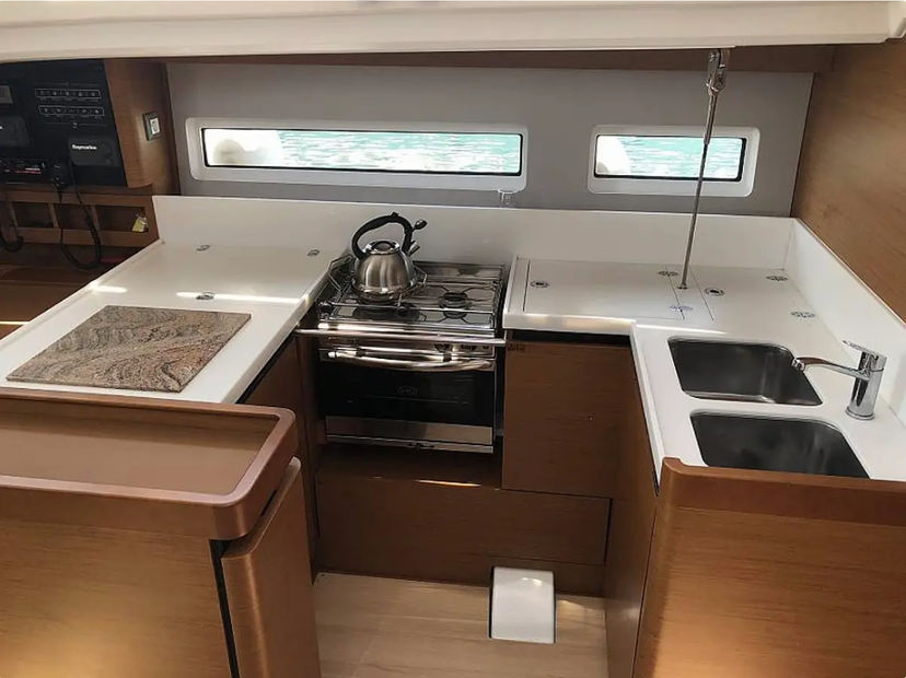 Jeanneau 40 Tikal III