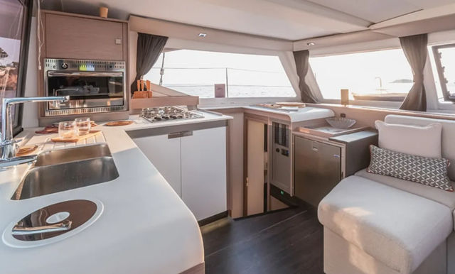 Fountaine Pajot 40 Kebitree