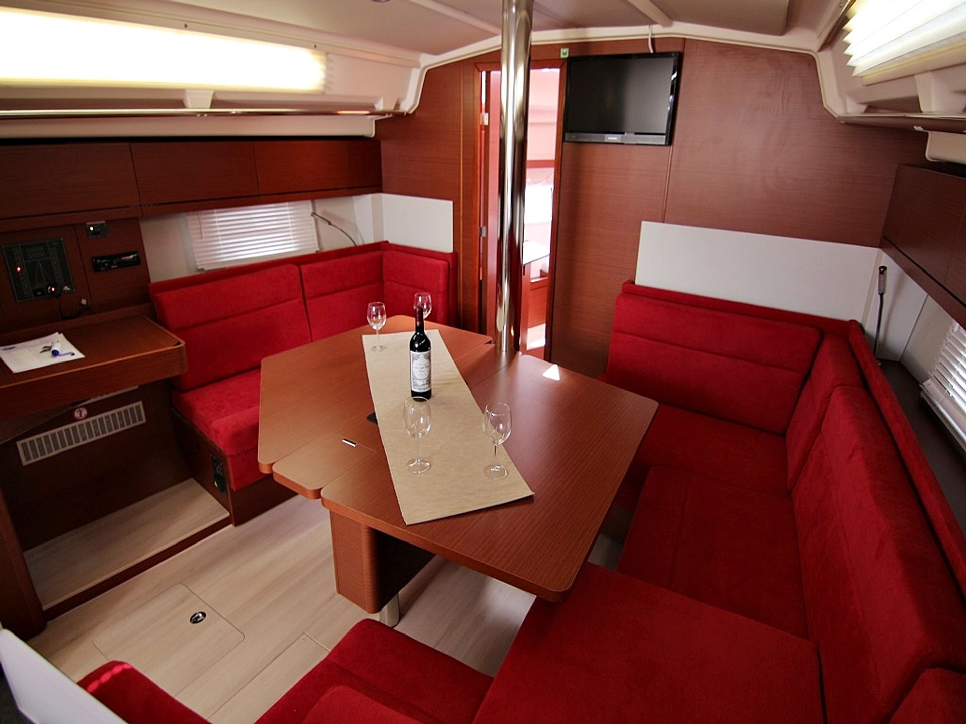 nausys-6889880-482145-p.JPG