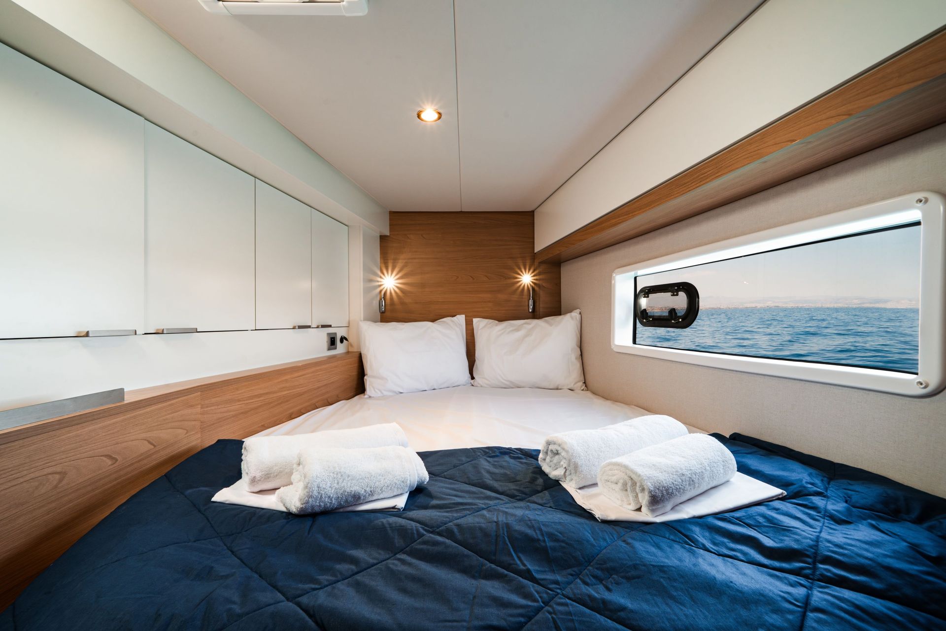 nausys-71603933-10364894-CABIN2.jpg