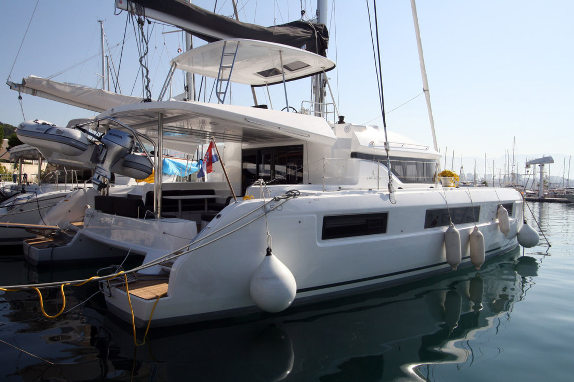 nausys-72085933-523117-main.jpg