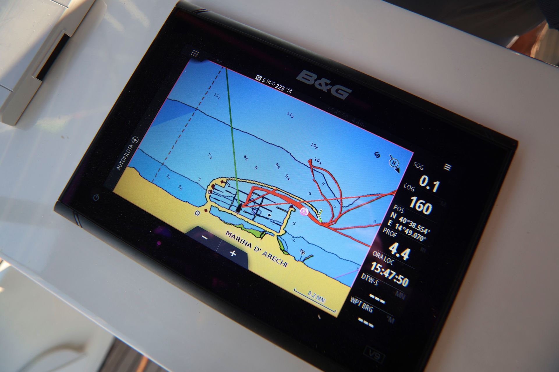 nausys-72093189-28805578-charter plotter b&g.jpg