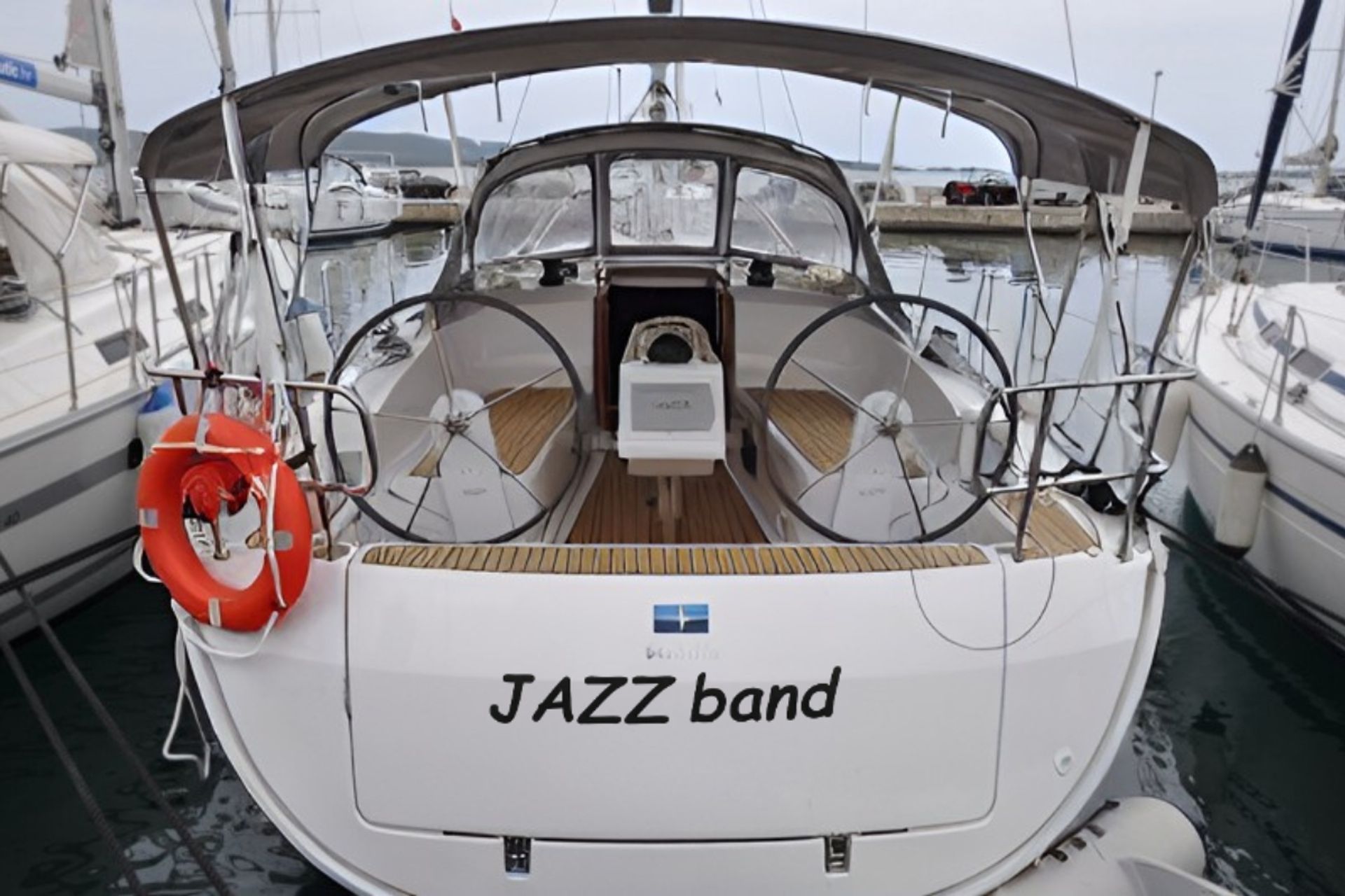 nausys-72226752-112021-main.jpg
