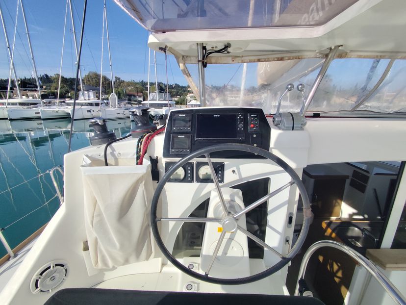 Lagoon 38 Whooper