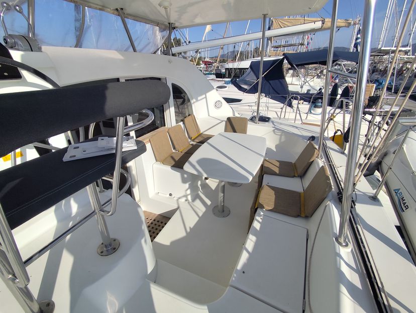 Lagoon 38 Whooper
