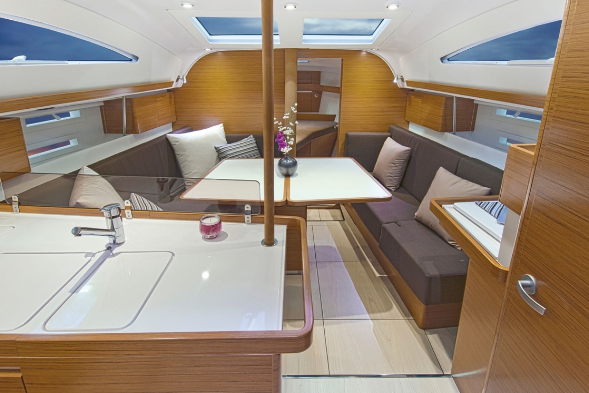 nausys-72647190-126228-p.jpg