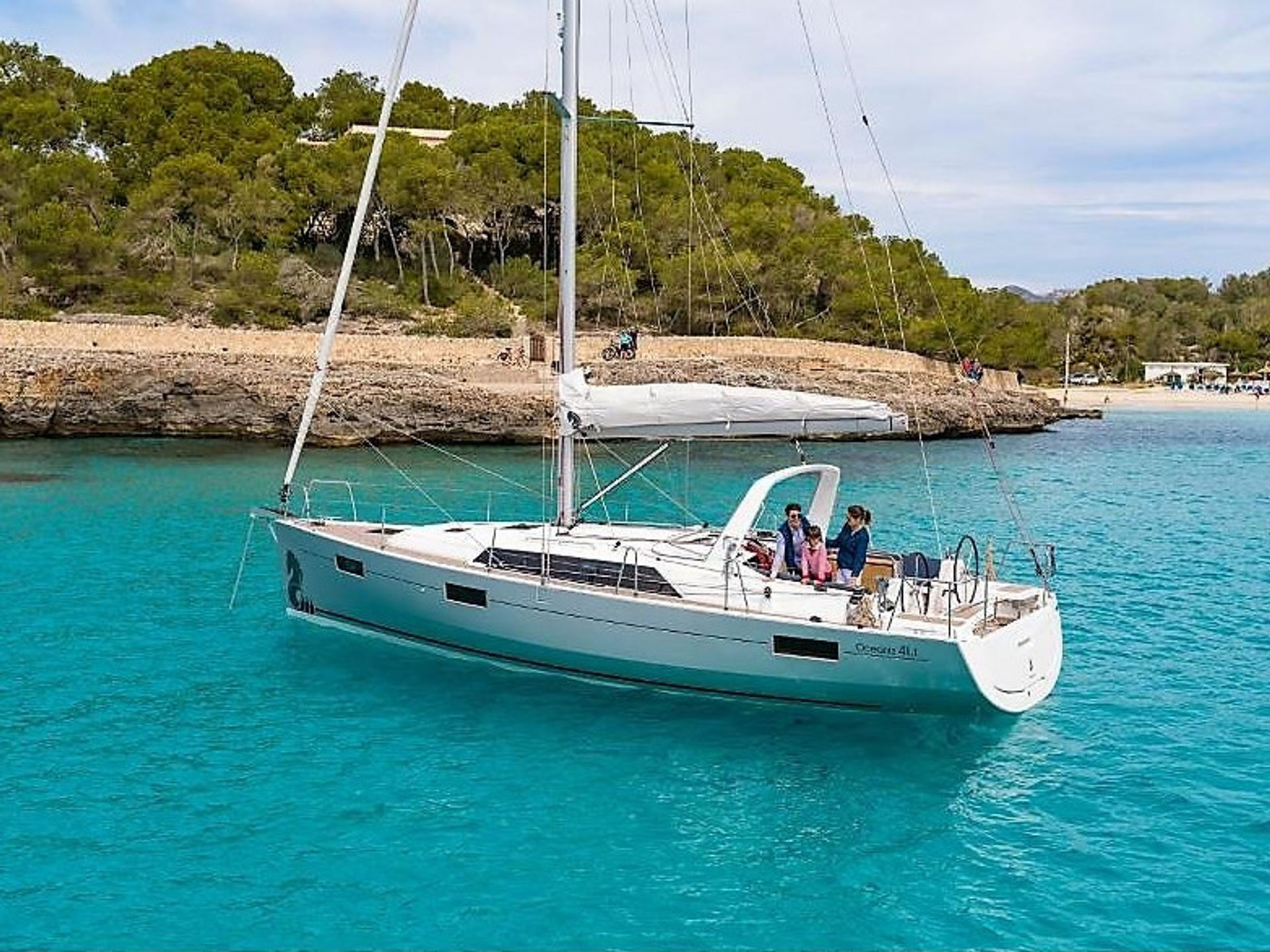 nausys-73689702-9870890-Factory0054Oceanis411..jpg