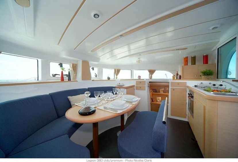 Lagoon 38 Astra
