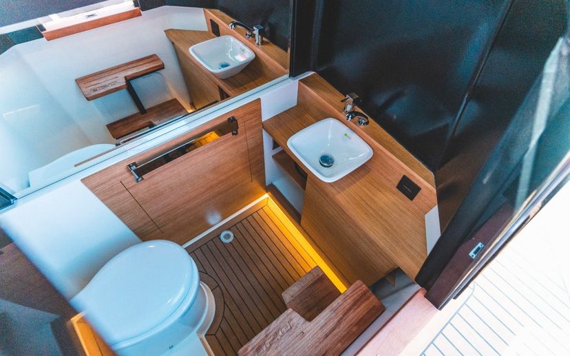 De Antonio Yachts 28 Lav