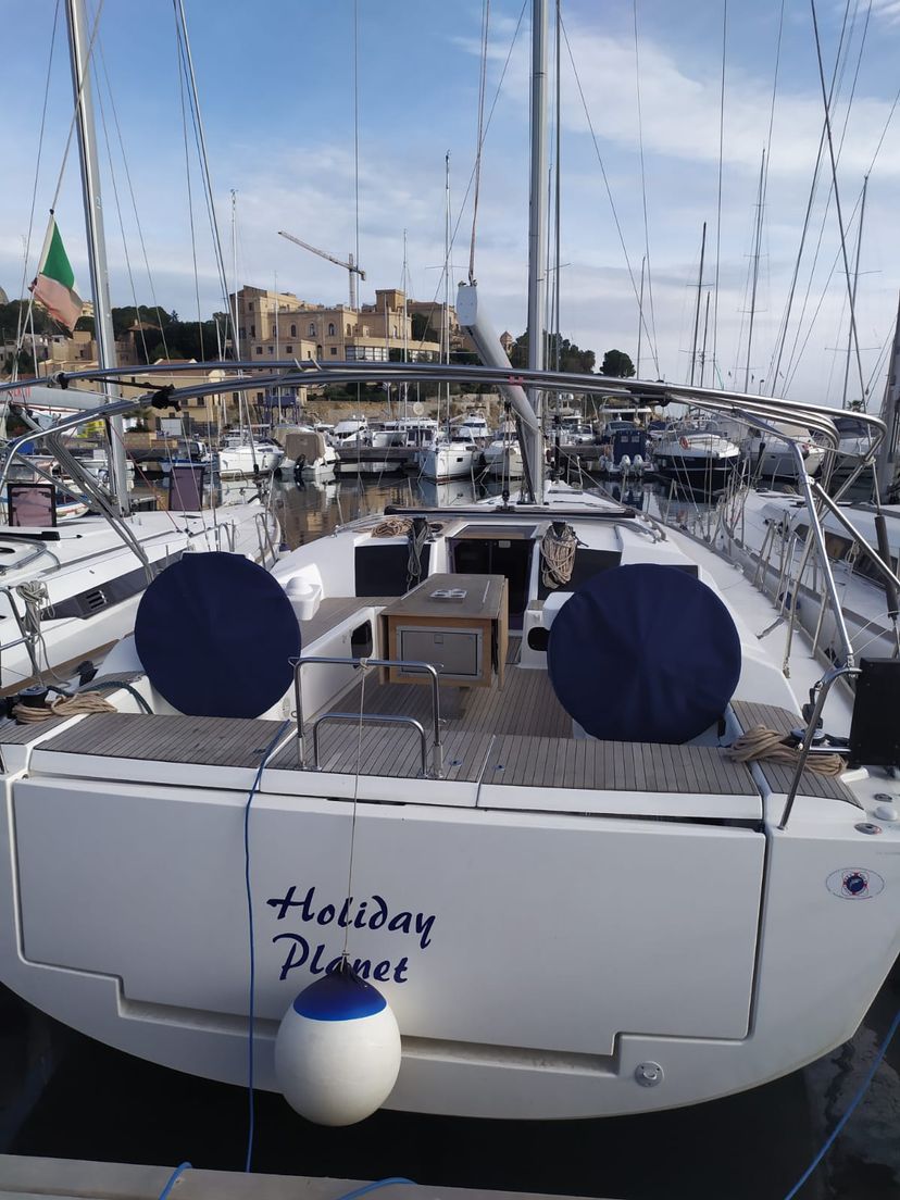 Dufour Yachts 52 Holiday Planet