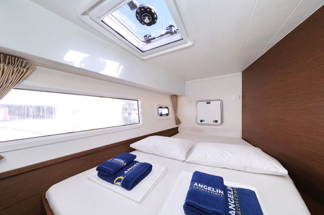 Lagoon 42 Media Luna