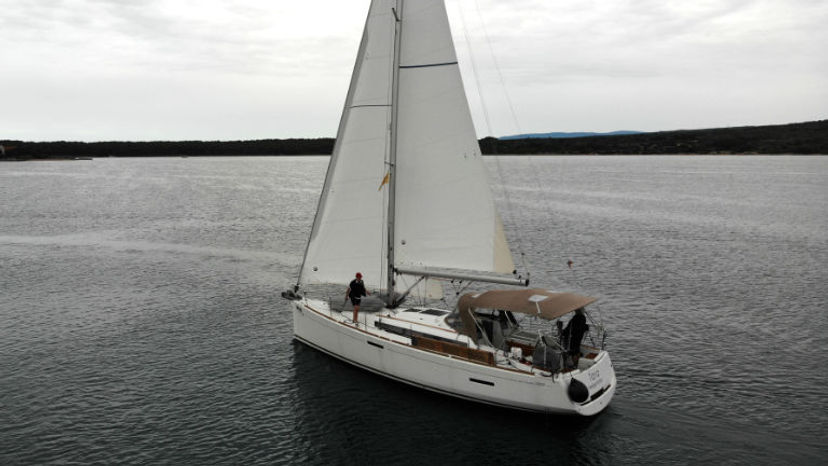 Jeanneau 38 Tara