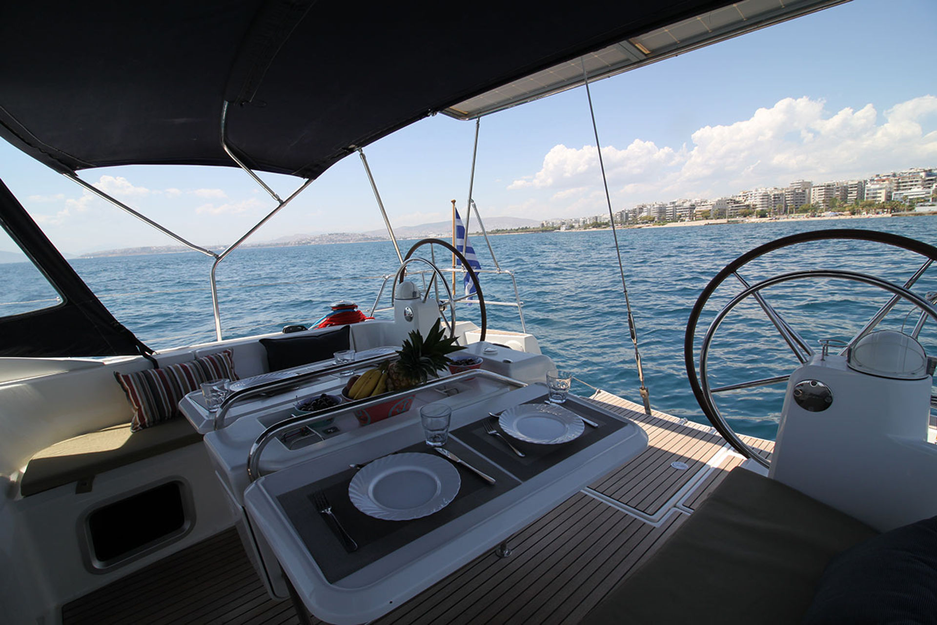nausys-8846468-840024-509-cockpit-3.JPG