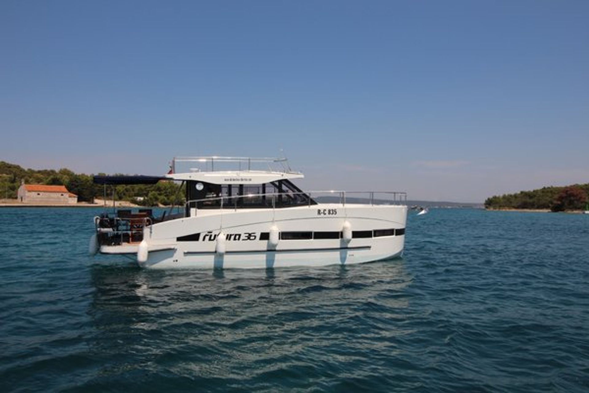 nausys-8926290-2252345-main.jpg