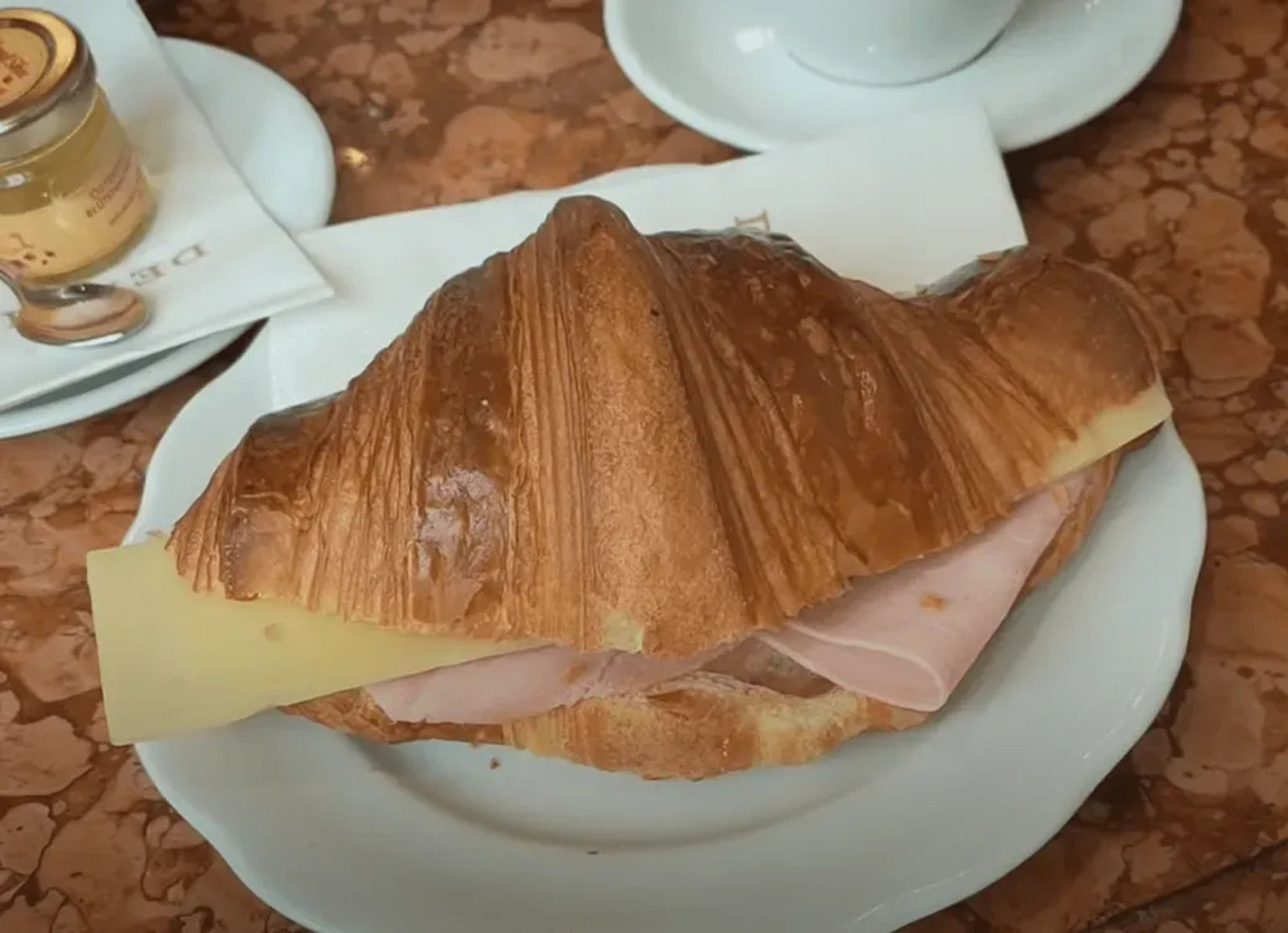 demel7.webp