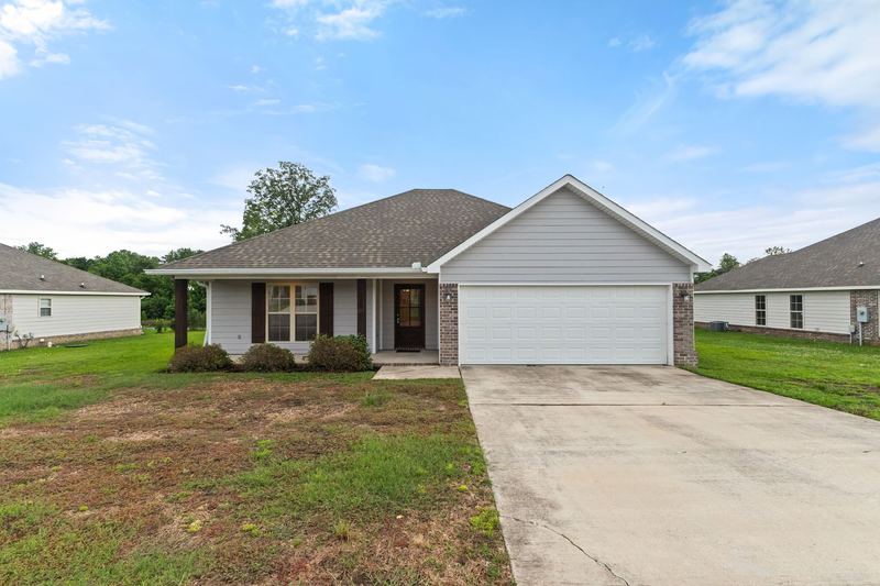 Cosmos 01 front exterior — 32 Cosmos, Hattiesburg MS