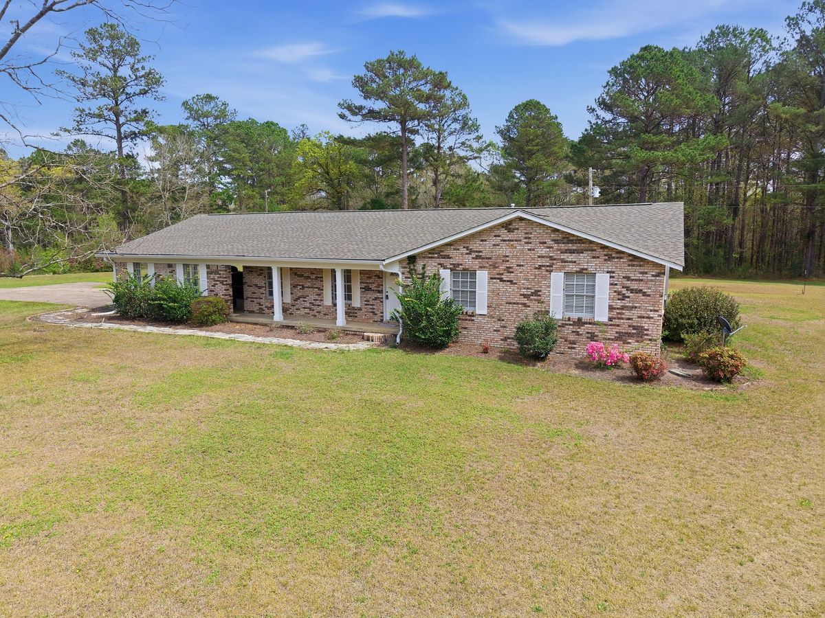 34 Prine Circle, Hattiesburg MS — Aerial view of remodeled brick ranch on 1 acre in Oak Grove School District 34 Prine Circle, Hattiesburg MS — Aerial view of remodeled brick ranch on 1 acre in Oak Grove School District