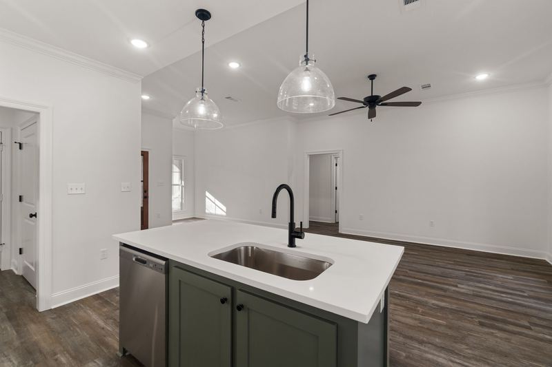 Ms 44 12 kitchen island — 896 HWY 44, Sumrall MS