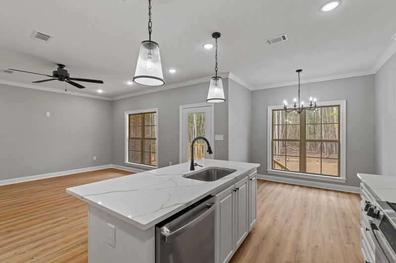 Ms 44 07 kitchen island — 904 HWY 44, Sumrall MS