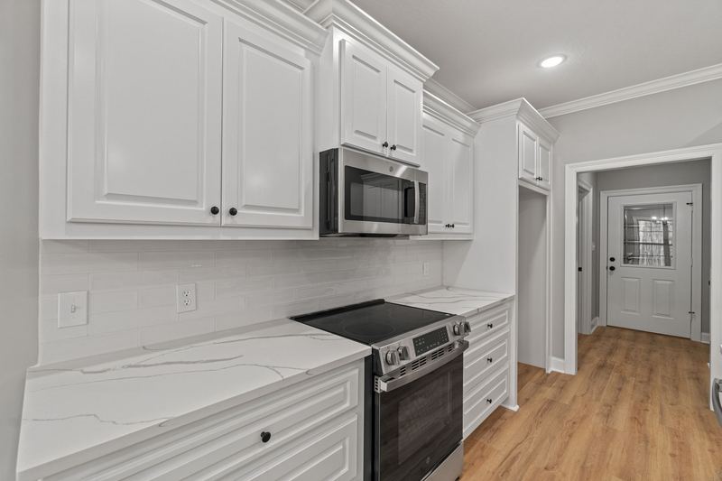 Ms 44 08 kitchen range — 904 HWY 44, Sumrall MS