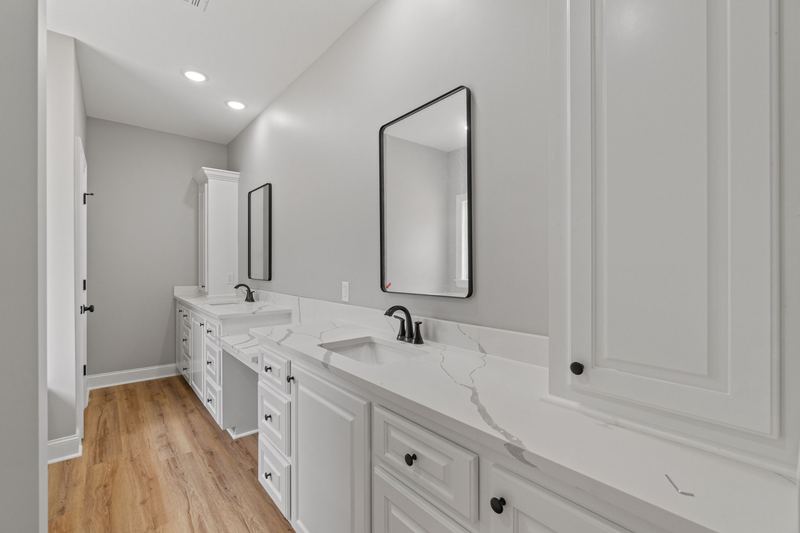 Ms 44 14 primary bath — 904 HWY 44, Sumrall MS