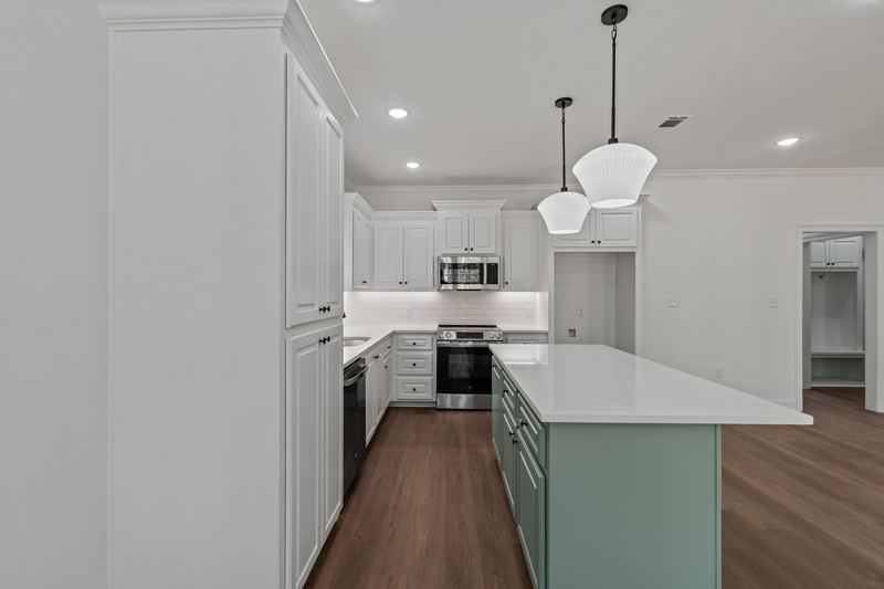 Ms 44 07 kitchen island — 908 HWY 44, Sumrall MS