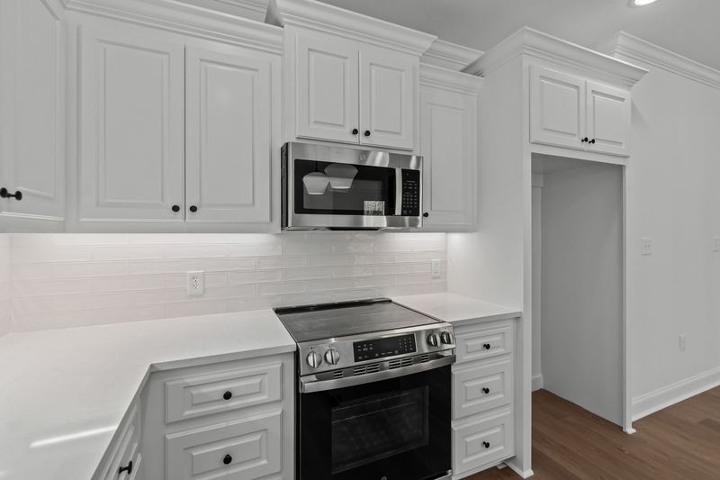 Ms 44 09 kitchen range — 908 HWY 44, Sumrall MS