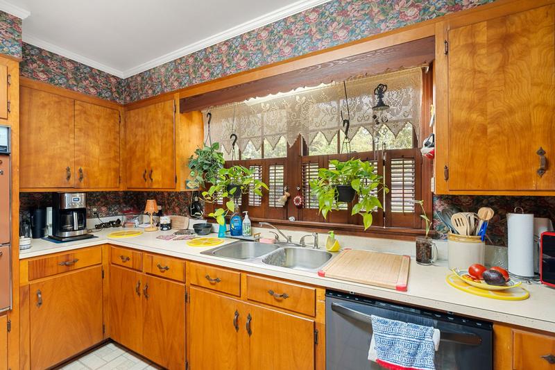 Kitchen sink and counter run at 703 W 29th St, Laurel MS