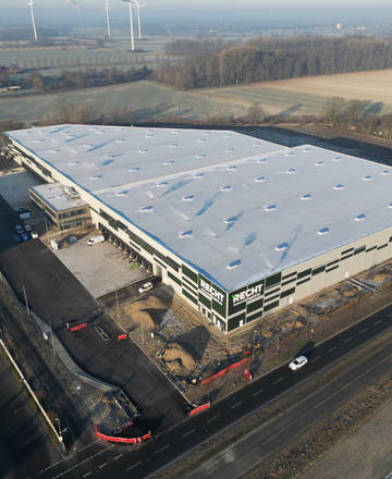 Nur neun Monate Bauzeit: Goldbeck übergibt Logistikzentrum an den Bauherrn HabackerHolding + ThielemannGroup GmbH