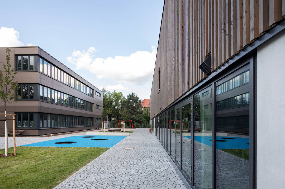 Exterior view of the sports hall reference Franz-Carl-Achard Elementary School