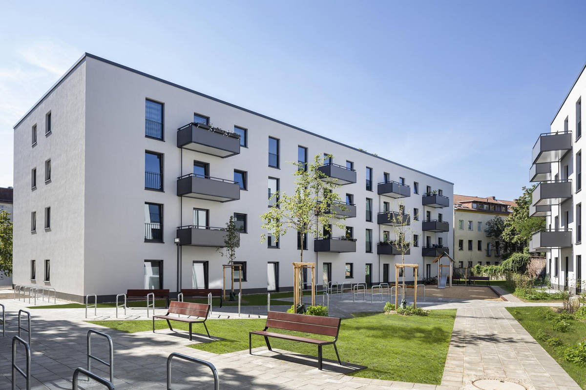 Exterior view of the residential building reference “Sterndamm“ in daylight.