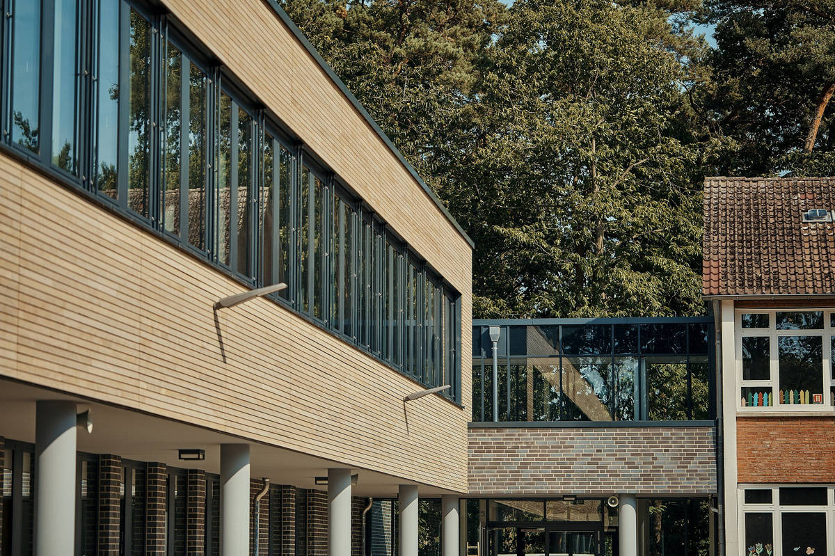 Exterior view of the school building reference Elementary School Mehrhoog