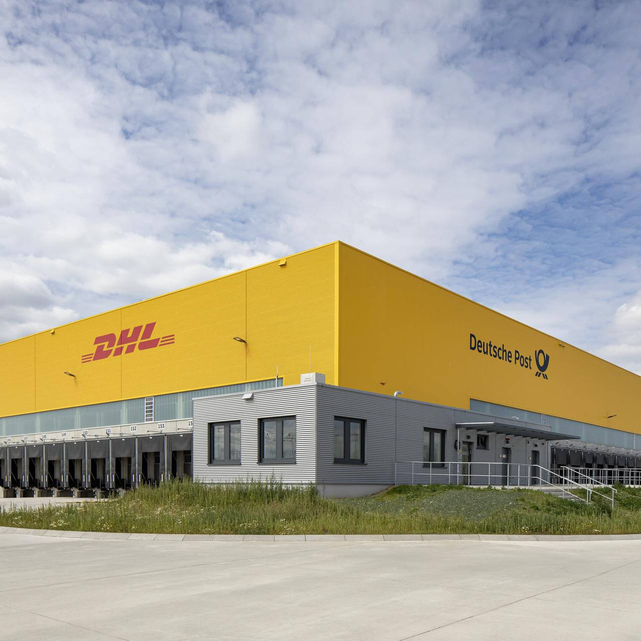 Exterior view of the industrial building reference DHL Ludwigsfelde