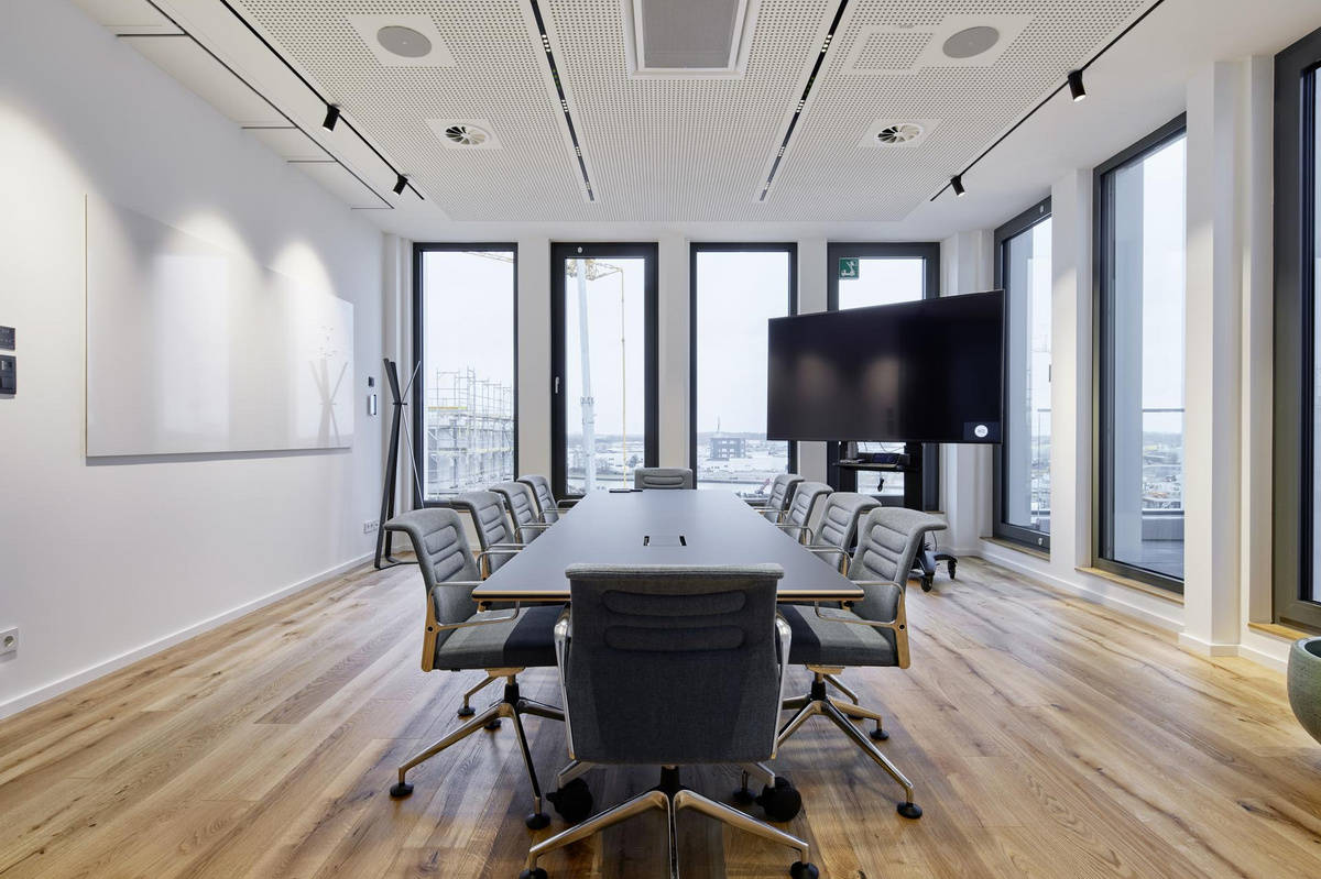 Interior view of the office building reference rob17 in Münster with focus on a meeting room