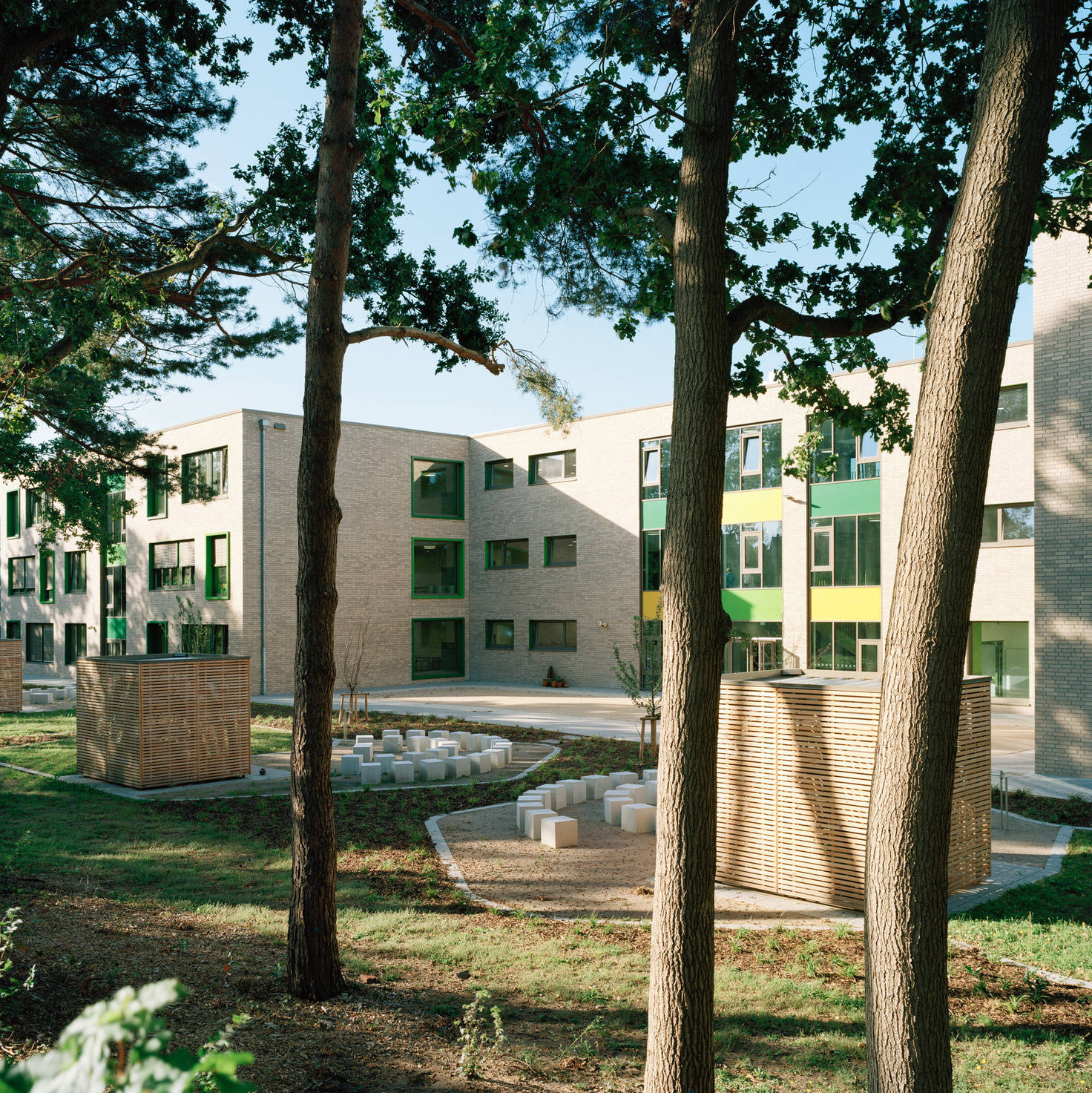 Exterior view of the school building reference „Grundschule am Moor“