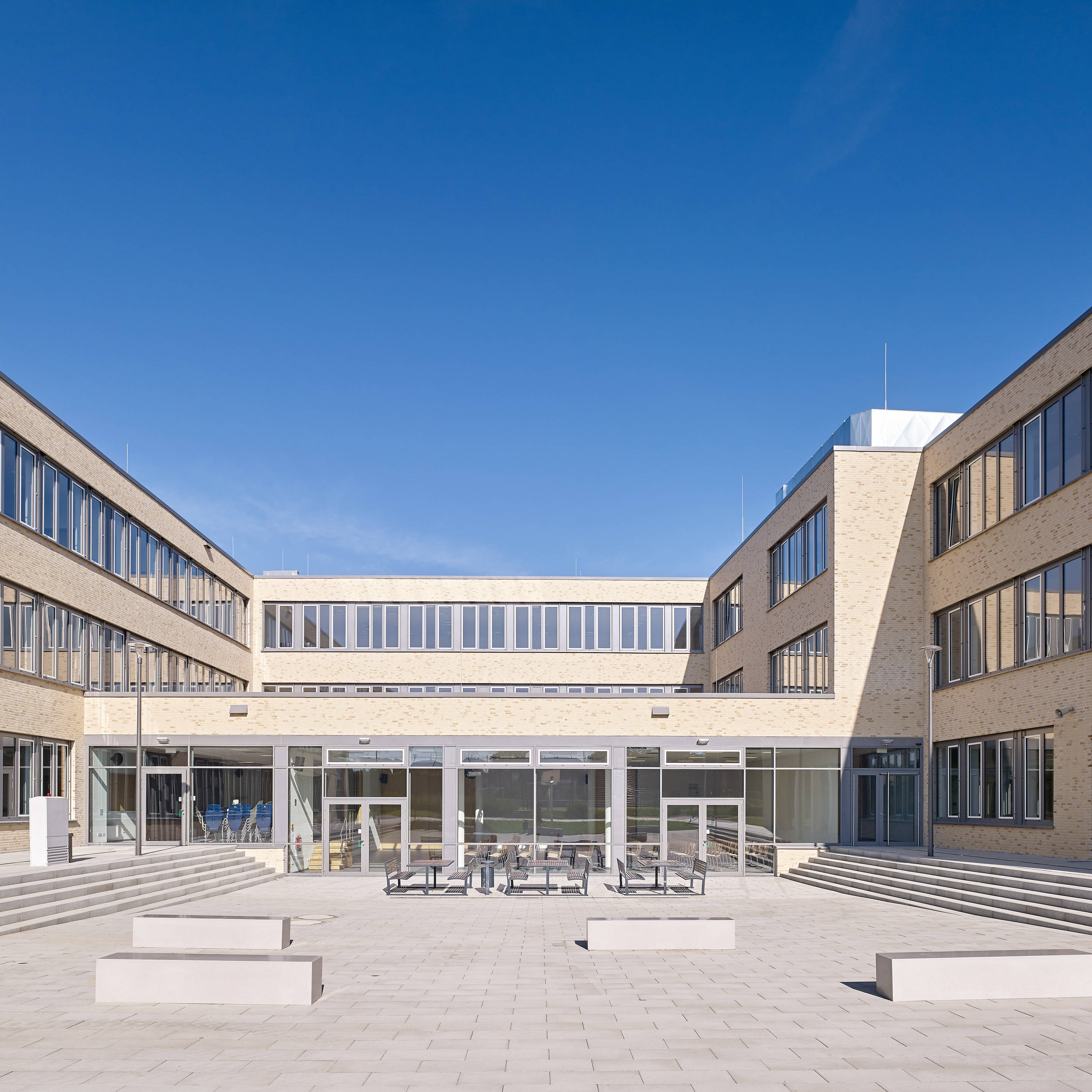 Exterior view of the school building reference „Gesamtschule Würselen“