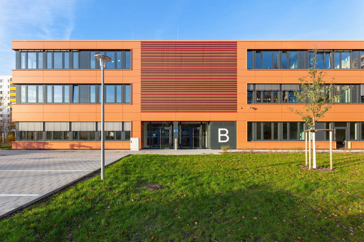 Exterior view of the school building reference “Nils-Holgersson-Förderzentrum“