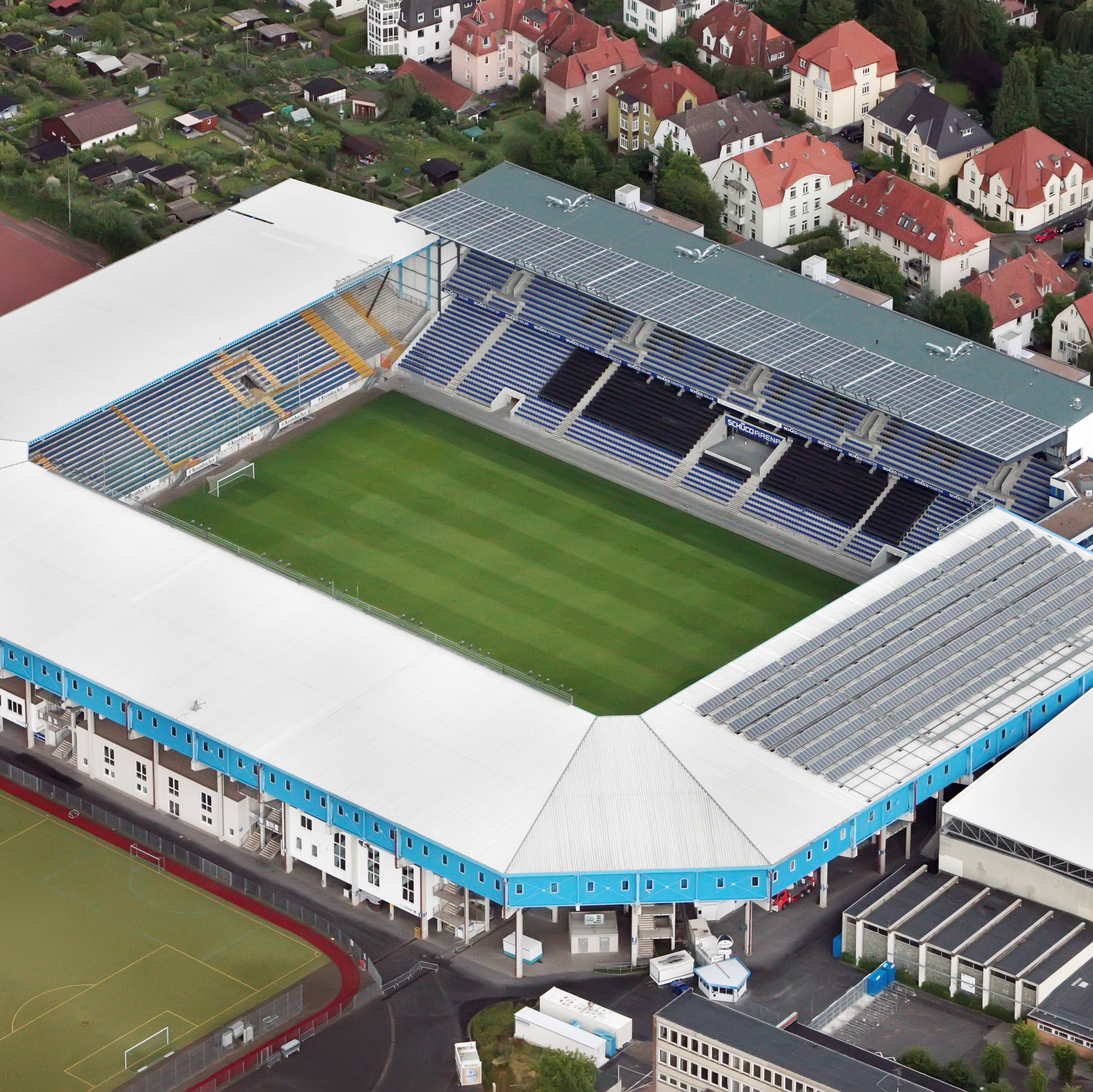Außenansicht der Facility Services Referenz SchücoArena in Bielefeld