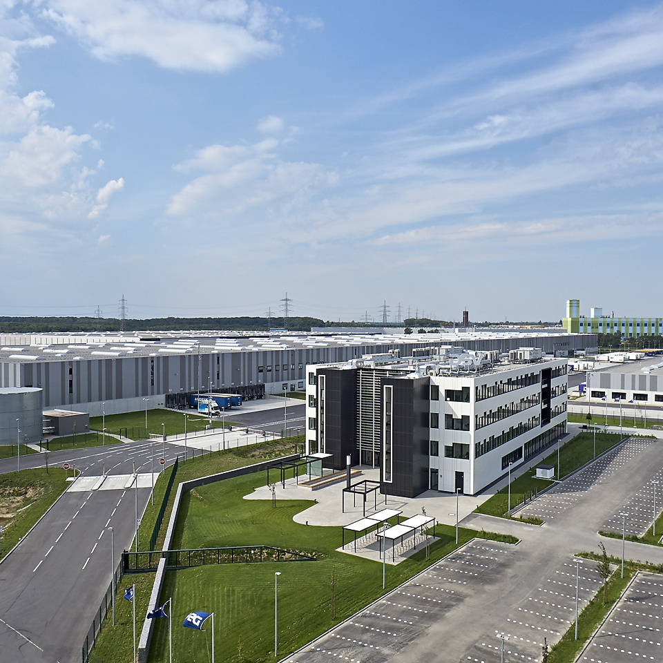 Außenansicht der Facility Services Referenz DSV Logistik in Krefeld