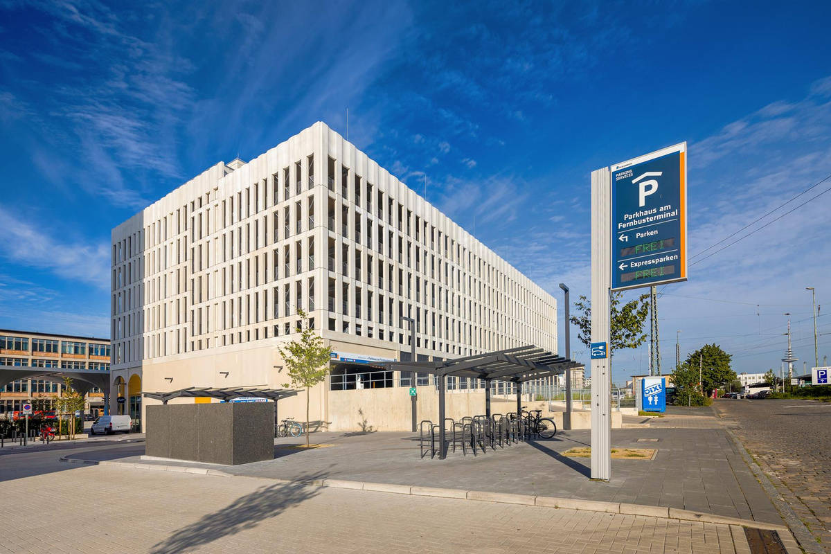 Parkhaus Am Fernbusterminal Außen