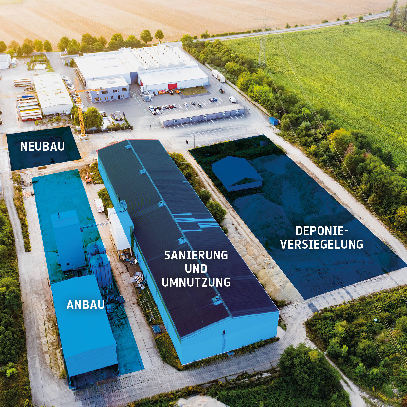 Luftbild eines Industriegebiets mit Plänen für Neubau, Anbau sowie Sanierung und Umnutzung. Rechts ein Bereich zur Deponieversiegelung.