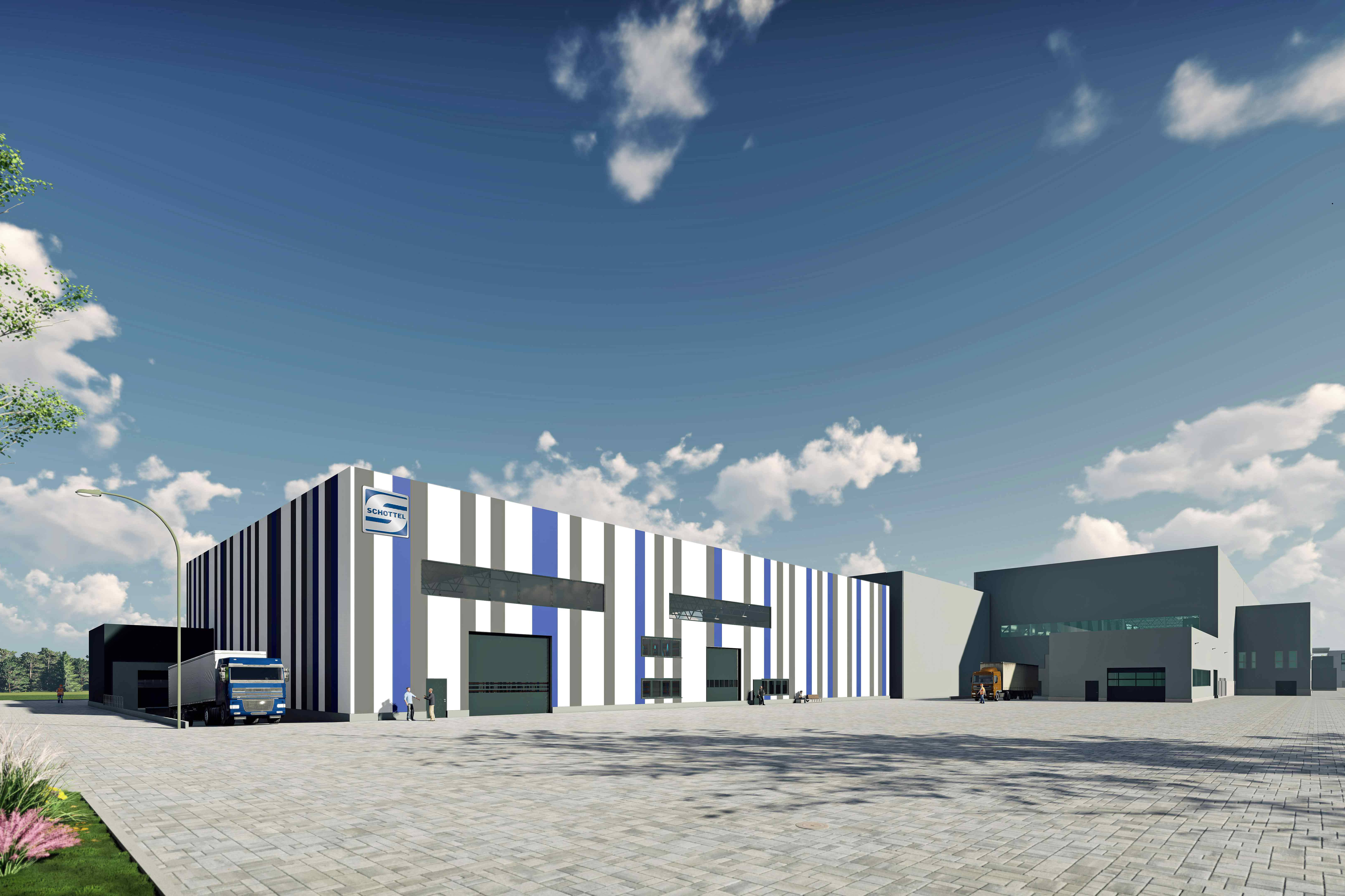 Logistikhalle mit gestreifter Außenfassade, blauer Himmel, LKWs