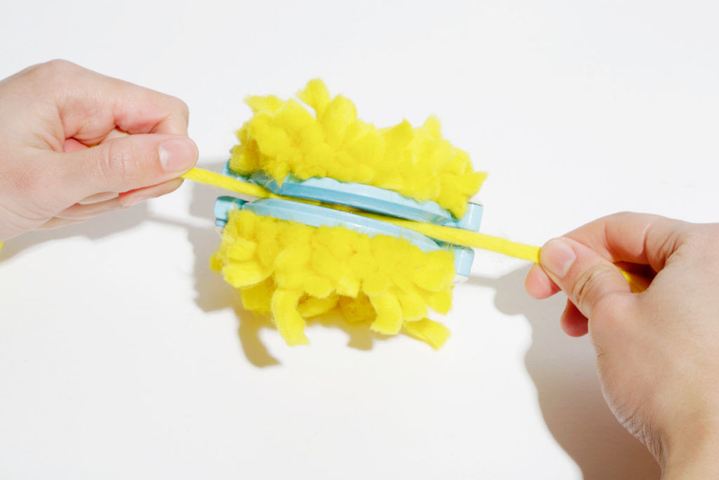 A step by step guide to make a pom pom